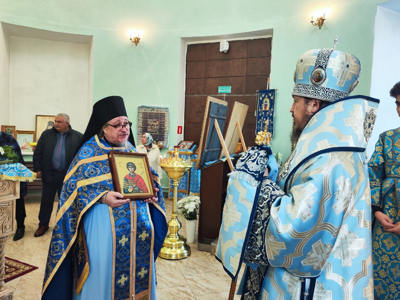 АРХИЕРЕЙСКОЕ БОГОСЛУЖЕНИЕ В ХРАМЕ ПОКРОВА БОЖИЕЙ МАТЕРИ С. АРХАРОВО