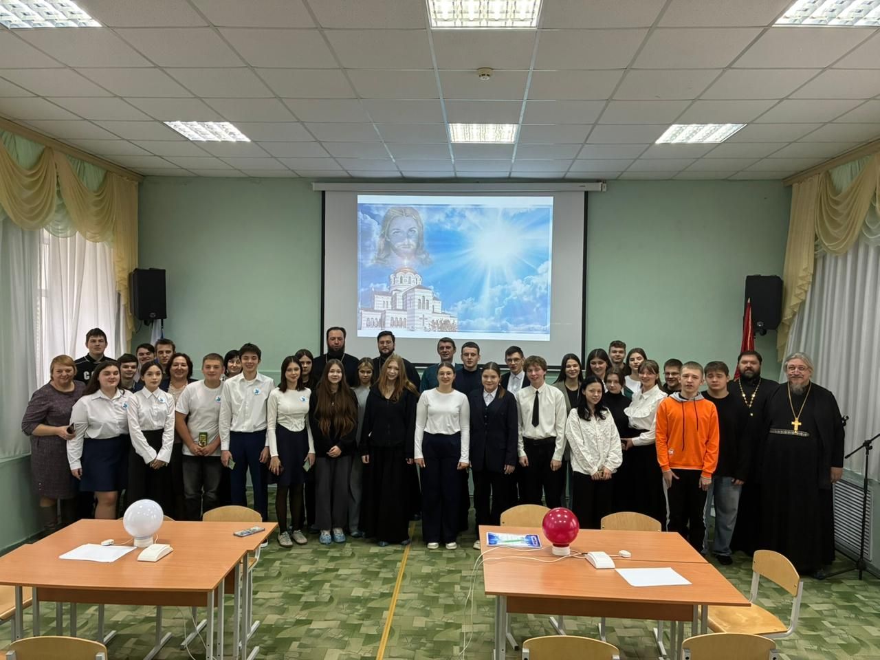 25 Ноября в г. Малоархангельске прошёл первый тур игры «брейн-ринг» среди молодежных команд Малоархангельского  благочиния .